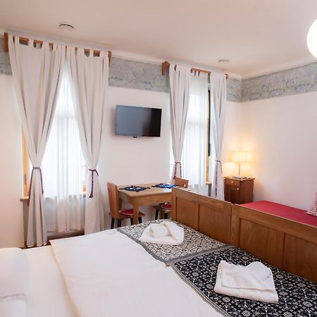 Pr'Gavedarjo Eco Heritage B&B Краньска Гора Номер фото