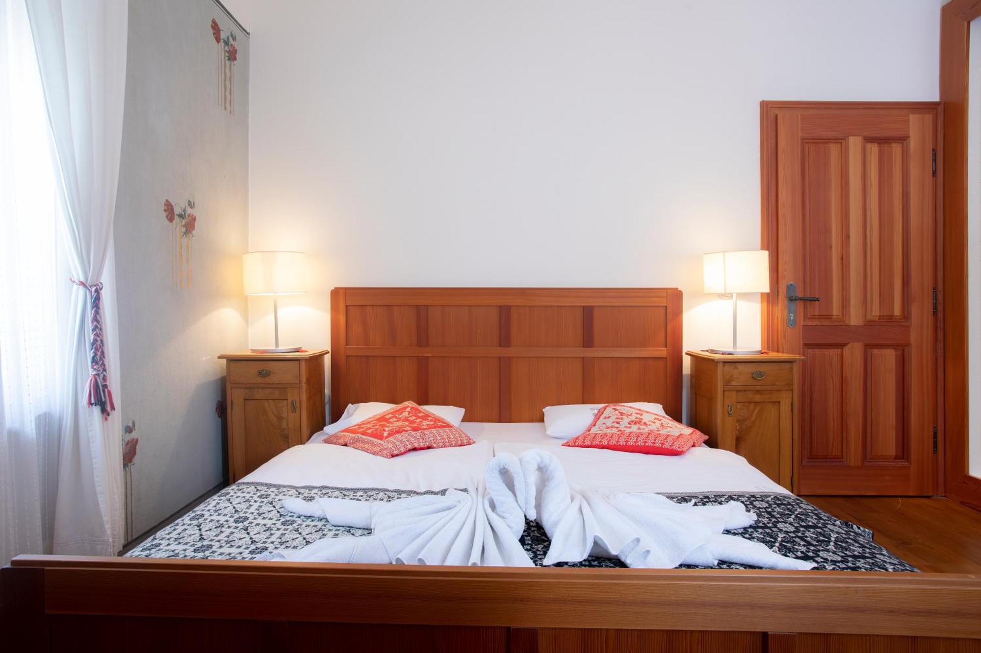 Pr'Gavedarjo Eco Heritage B&B Краньска Гора Номер фото