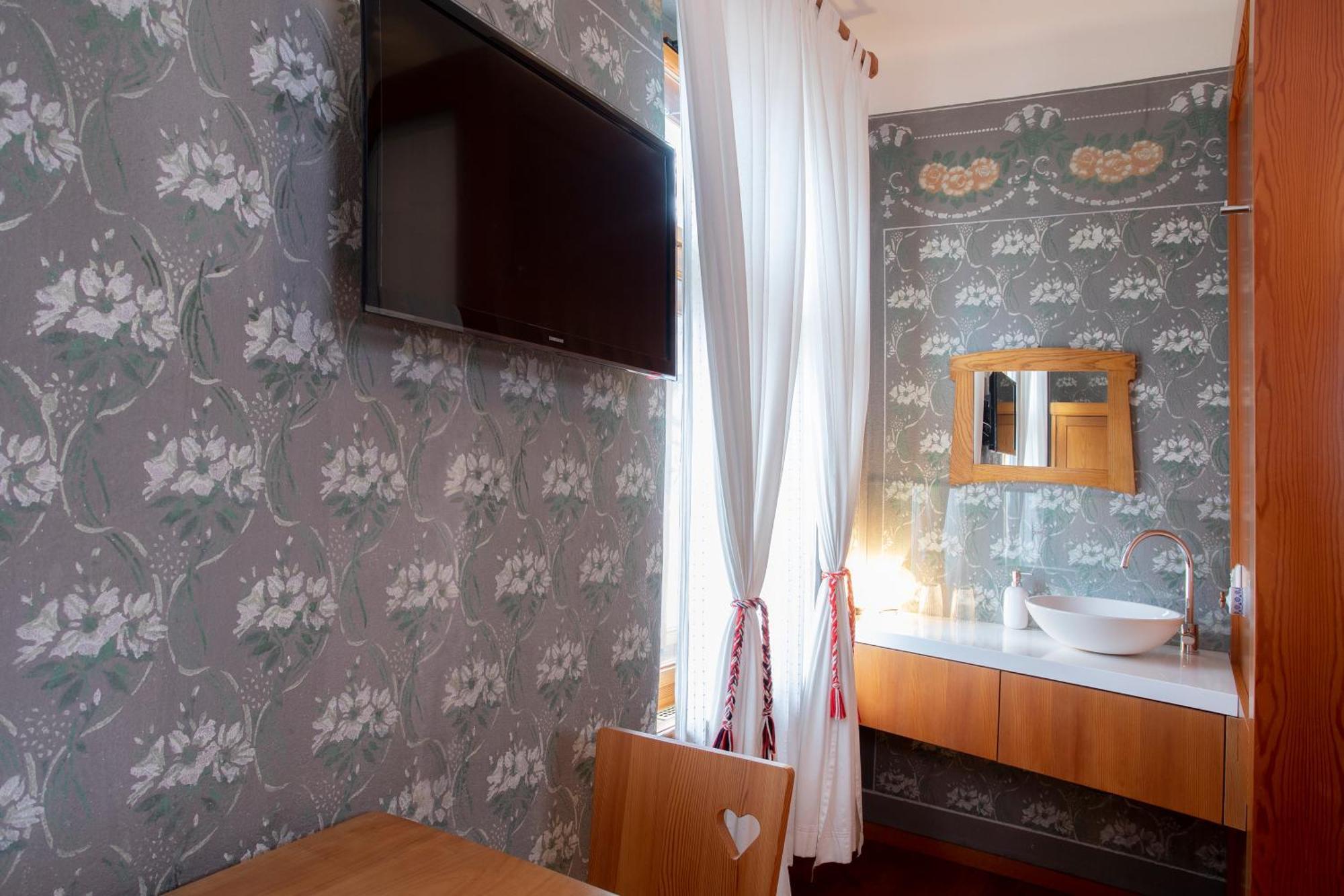 Pr'Gavedarjo Eco Heritage B&B Краньска Гора Номер фото