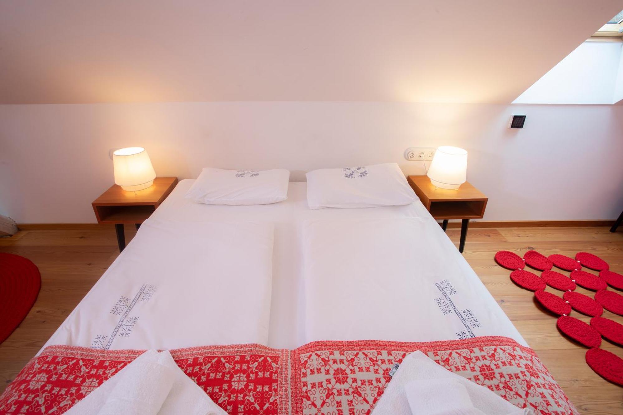 Pr'Gavedarjo Eco Heritage B&B Краньска Гора Номер фото