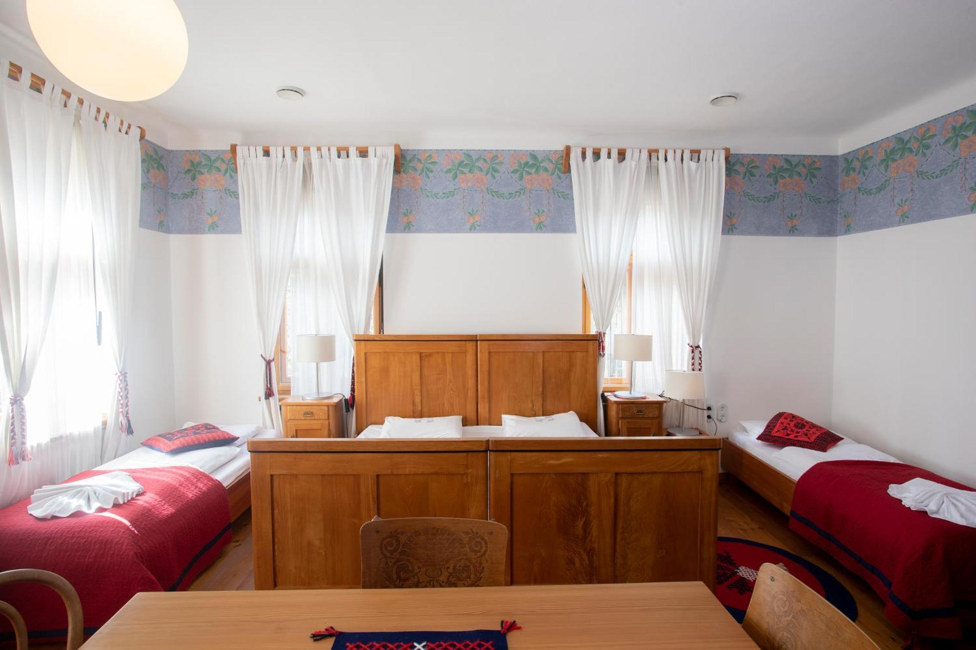 Pr'Gavedarjo Eco Heritage B&B Краньска Гора Номер фото